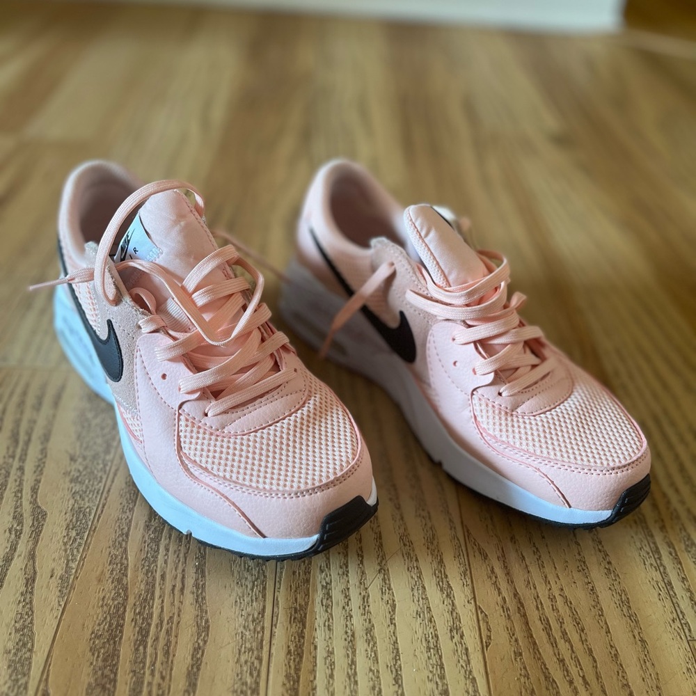 Nike WomensAir Max Excee Washed Coral - Size 8.5